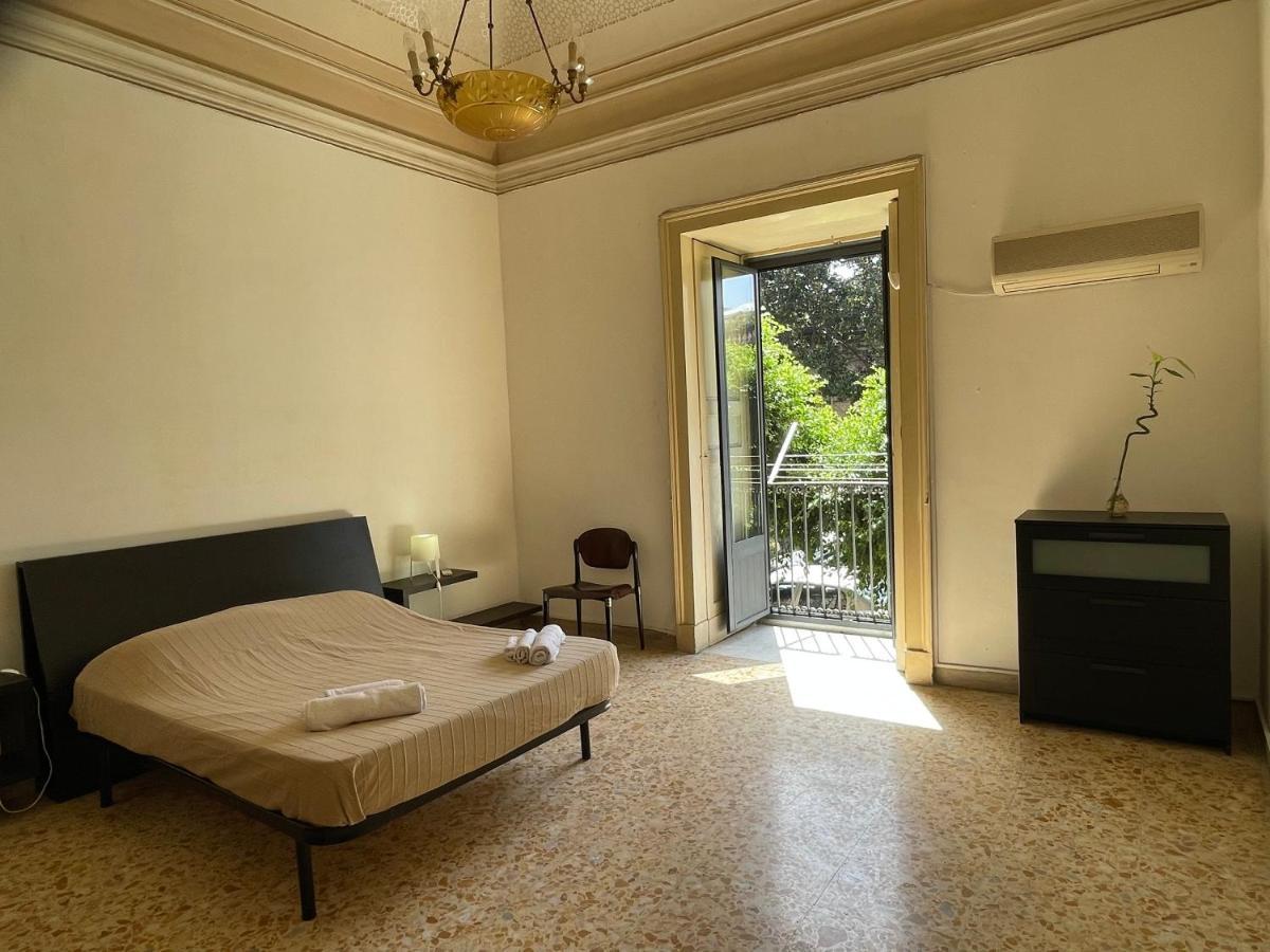 Bed&Books Isabella Bed and Breakfast Catania Esterno foto