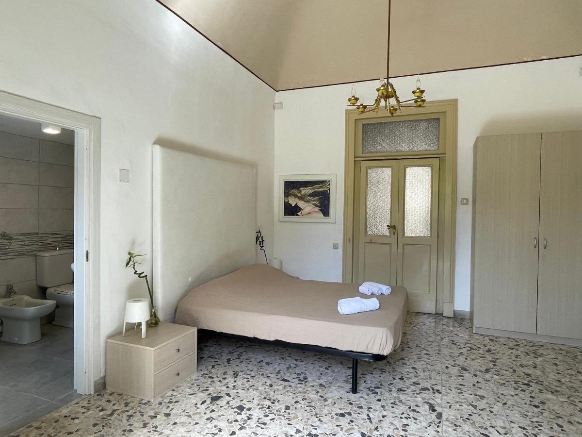 Bed&Books Isabella Bed and Breakfast Catania Esterno foto