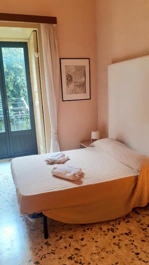 Bed&Books Isabella Bed and Breakfast Catania Esterno foto