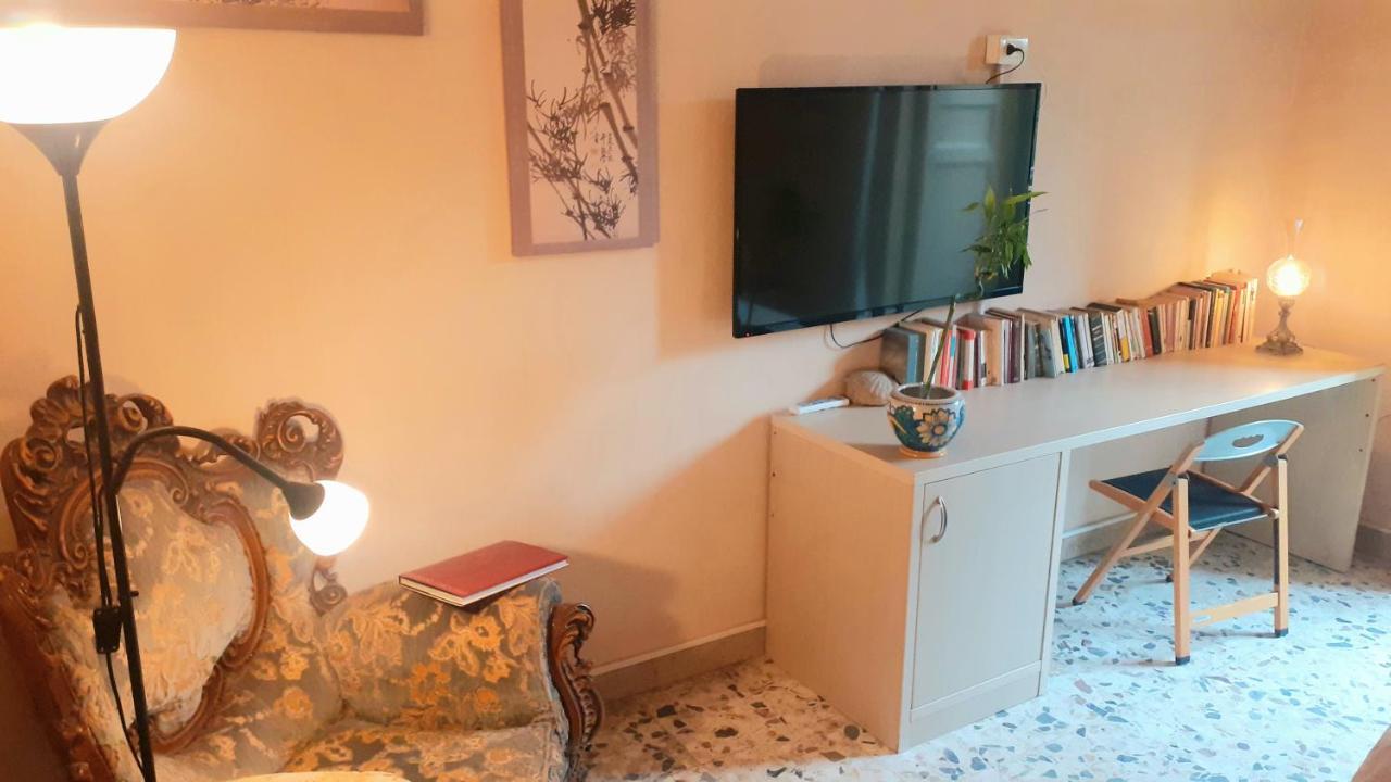 Bed&Books Isabella Bed and Breakfast Catania Esterno foto