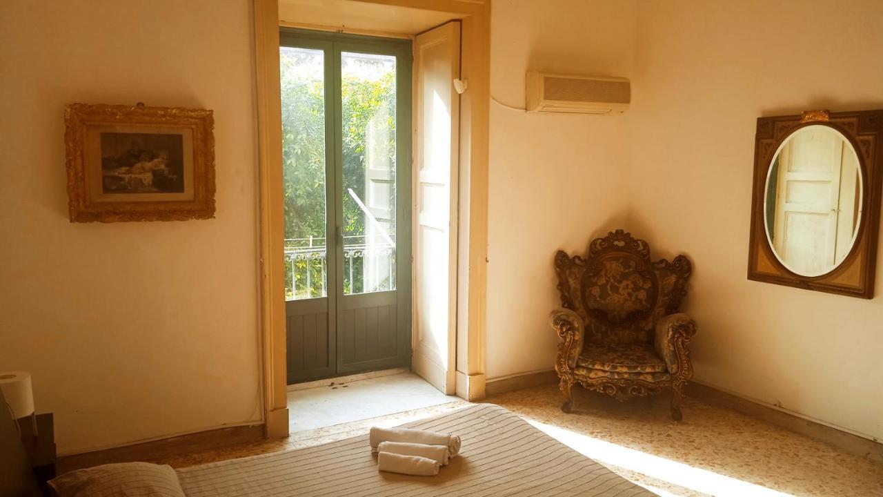 Bed&Books Isabella Bed and Breakfast Catania Esterno foto