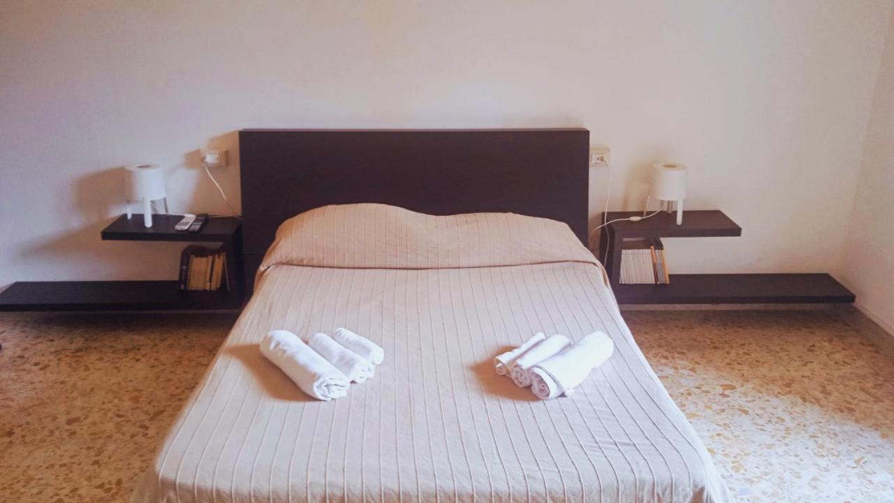 Bed&Books Isabella Bed and Breakfast Catania Esterno foto