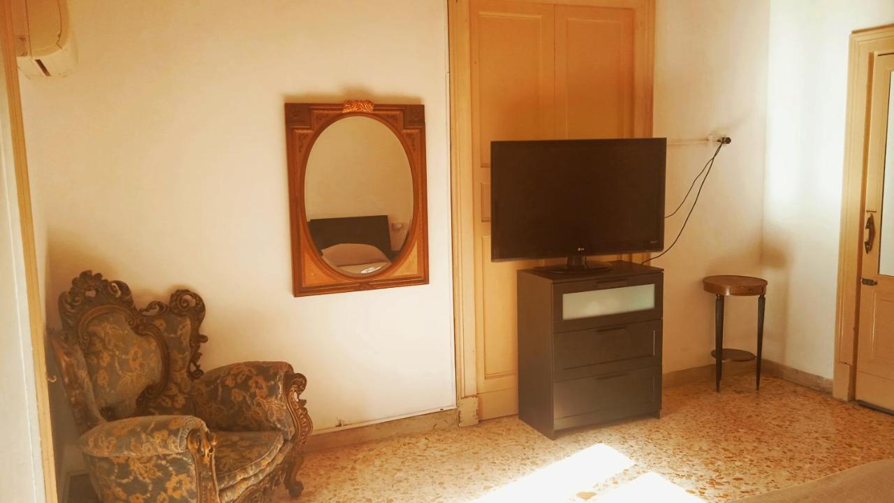 Bed&Books Isabella Bed and Breakfast Catania Esterno foto
