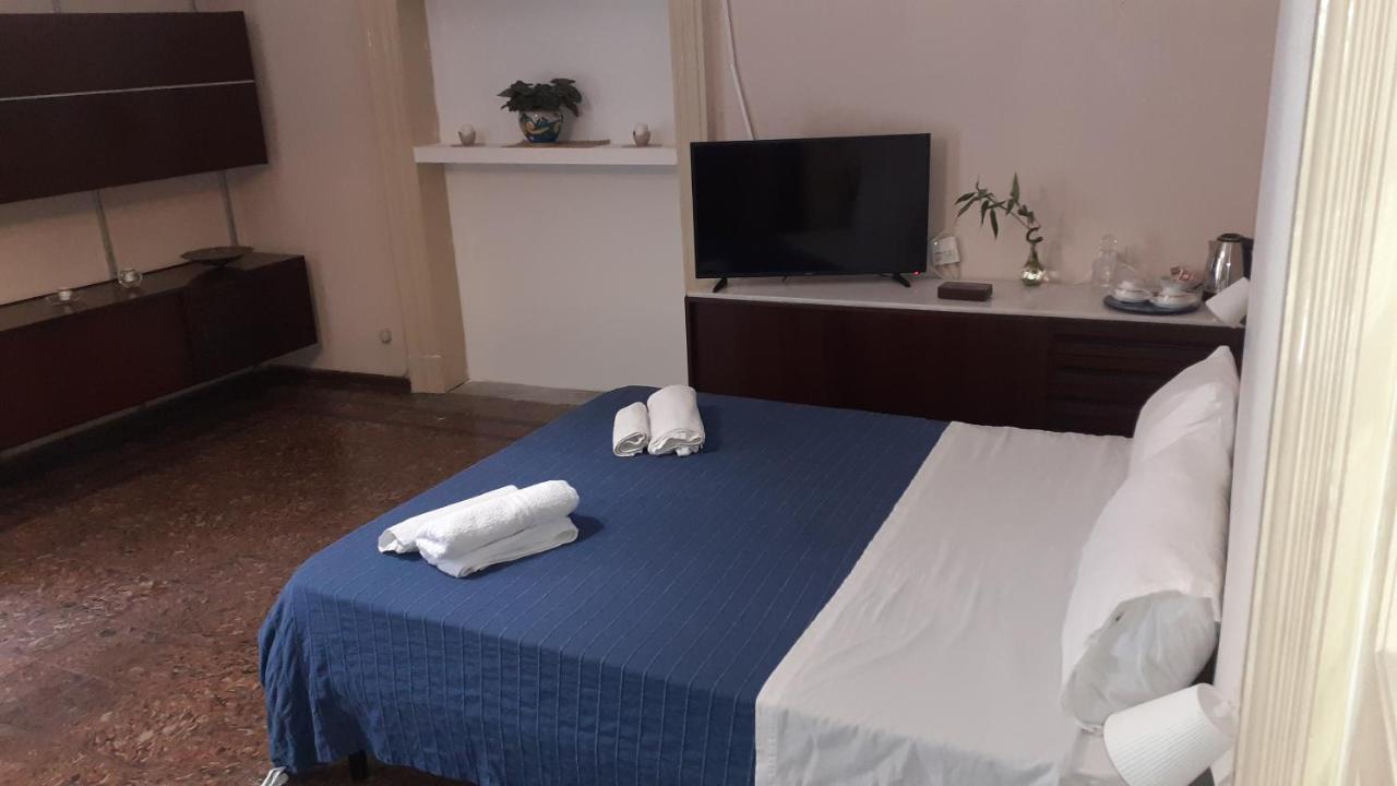 Bed&Books Isabella Bed and Breakfast Catania Esterno foto