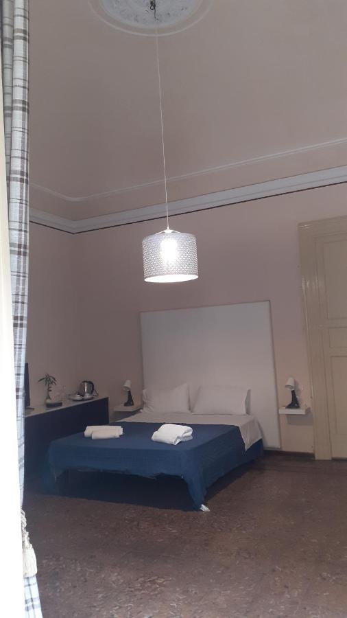 Bed&Books Isabella Bed and Breakfast Catania Esterno foto